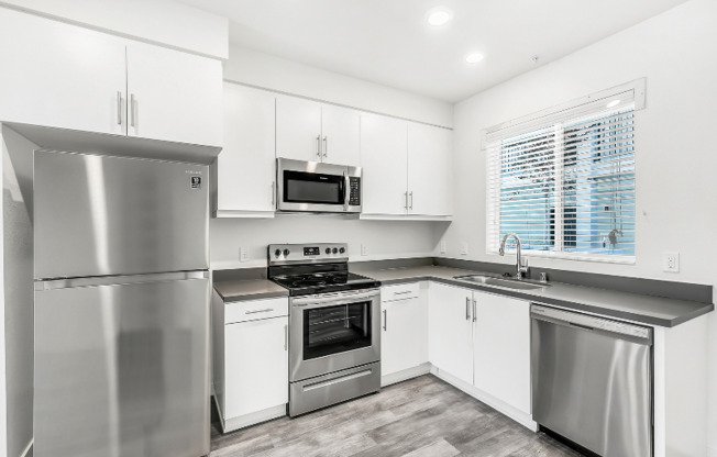 1249 W. 39th Place