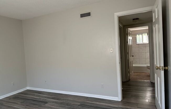 2 beds, 1 bath, 900 sqft, $1,200, Unit A