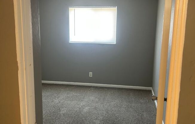 2 beds, 1 bath, 750 sqft, $1,045, Unit B02 1018 10