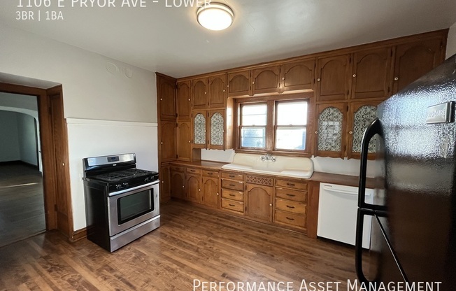 1106 E PRYOR AVE