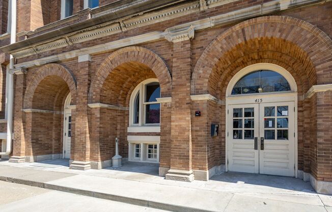 Saunders Apartments