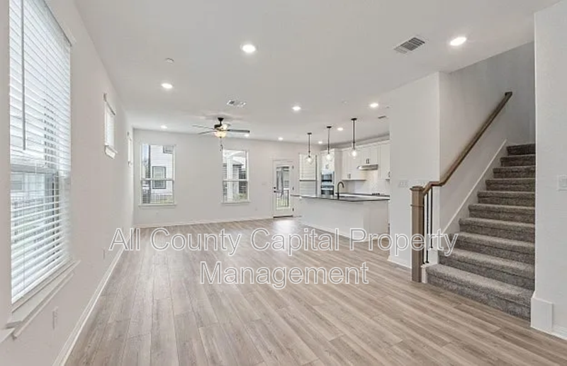 2725 WOODALL DR