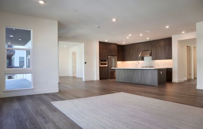 State of the Art Condo located in Fremont! – Metro West Community!