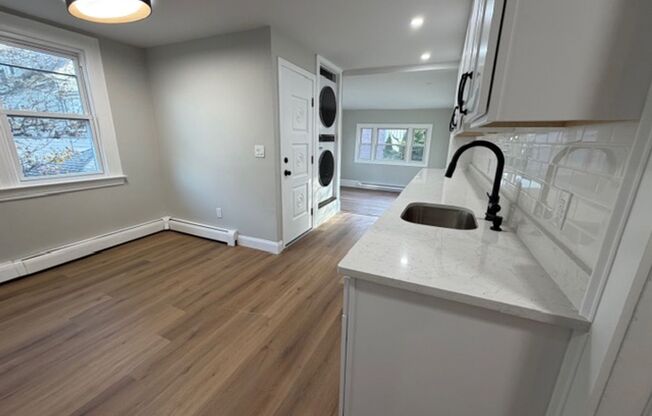 2 beds, 1 bath, 574 sqft, $2,200, Unit 74 6th St - Apt 2