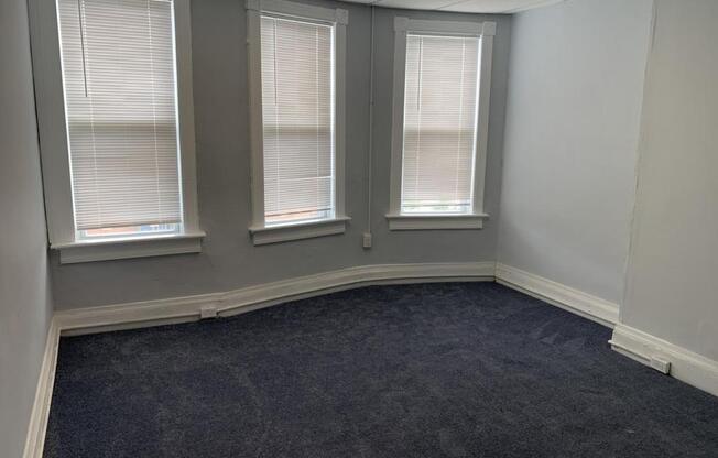 3 beds, 1 bath, 1,152 sqft, $1,550