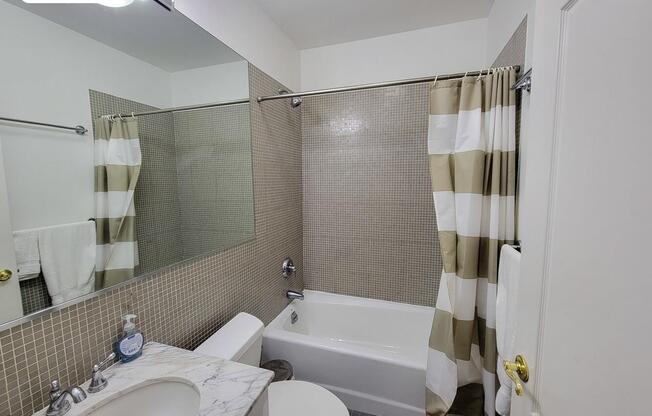 344 E 51 ST