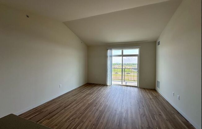 1 bed, 1 bath, 822 sqft, $1,399, Unit 143-219