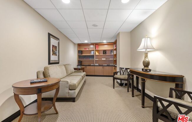 1 bed, 2 baths, 718 sqft, $3,800, Unit 710