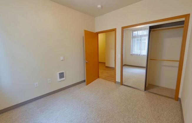 3 beds, 1.5 baths, $2,000, Unit 8