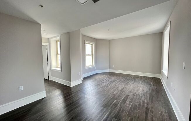 1 bed, 1 bath, 555 sqft, $1,500, Unit 305