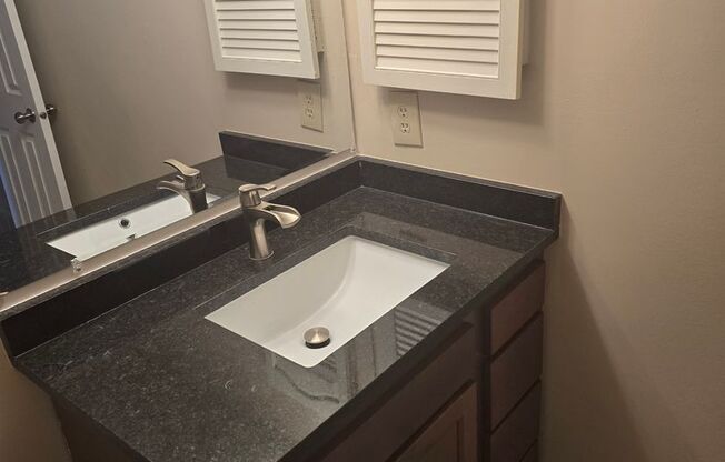 1 bed, 1 bath, 750 sqft, $987, Unit 109