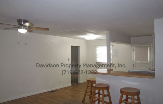 Charming Rancher in Central Colorado Springs