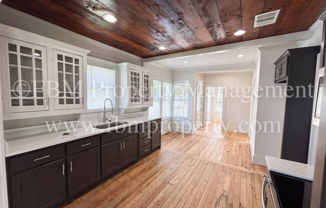 2 beds, 1 bath, $1,600