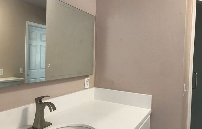 1 bed, 1 bath, 260 sqft, $2,000