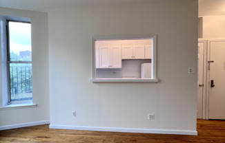 2 beds, 1 bath, $2,500, Unit 3D