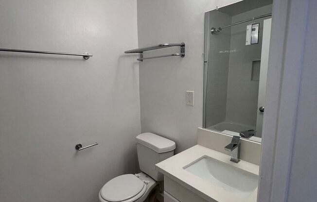 1 bed, 1 bath, $2,325, Unit 5