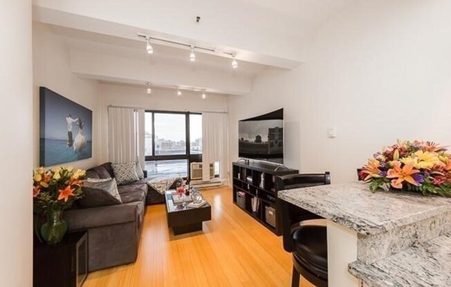 1 bed, 1.5 baths, 651 sqft, $3,700, Unit 603