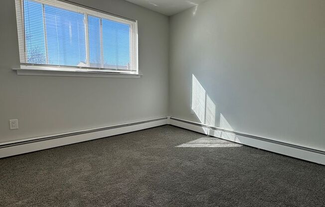 2 beds, 1 bath, 800 sqft, $1,695, Unit C - 32