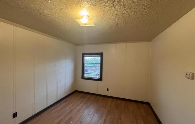 1415 E 5 ST