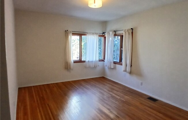 1 bed, 1 bath, 1,050 sqft, $3,500