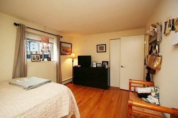 2 beds, 1 bath, 890 sqft, $3,100, Unit 14