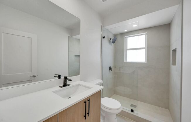 2 beds, 1 bath, $2,750, Unit 893-1