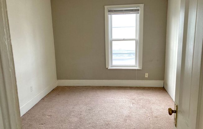 2 beds, 1 bath, $825