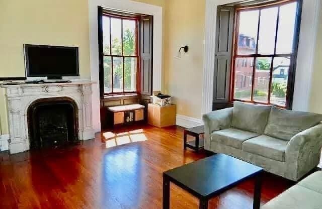 3 beds, 1 bath, 1,500 sqft, $4,800, Unit 3