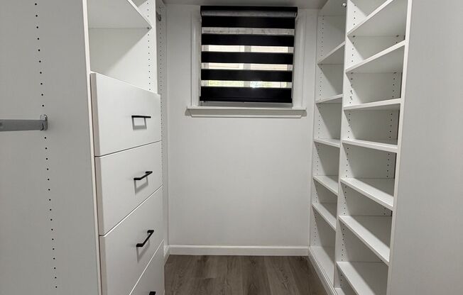 Newly Renovated Bi-Level One Bedroom