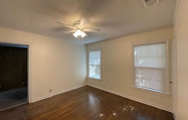 2 beds, 1 bath, $1,895