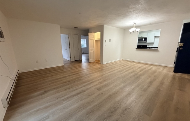 2 beds, 1 bath, $2,200, Unit 30