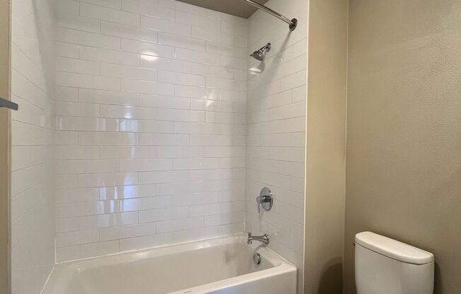 1 bed, 1 bath, $1,595, Unit 14
