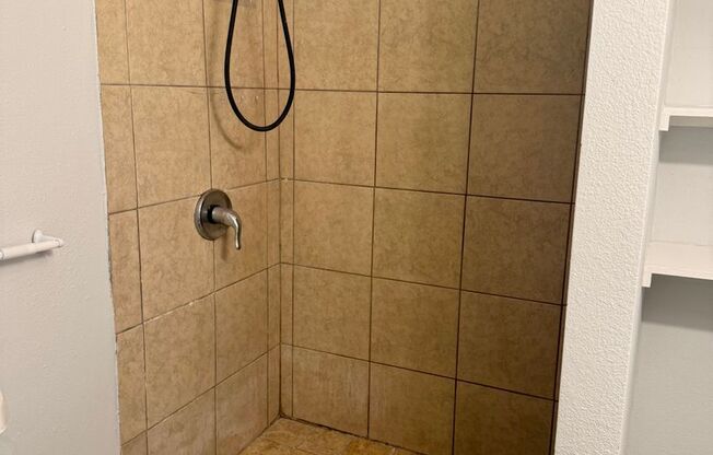 Cute 3/1 Home Available for Immediate Move In!