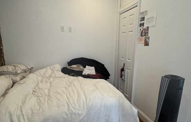 2 beds, 1 bath, $4,150, Unit 27