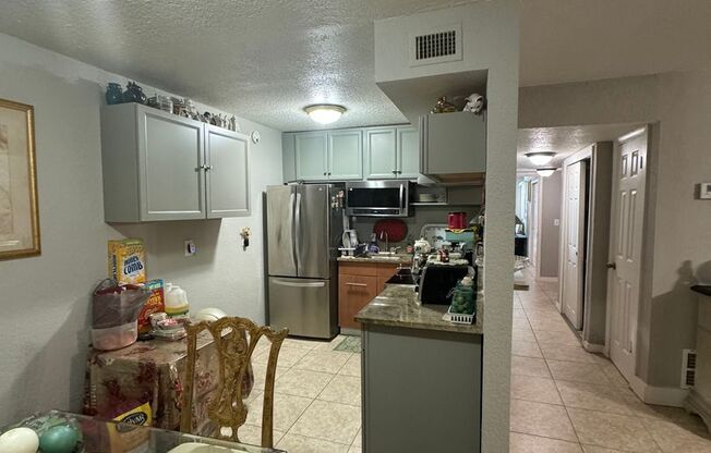 3 beds, 2 baths, $1,700, Unit UNIT B