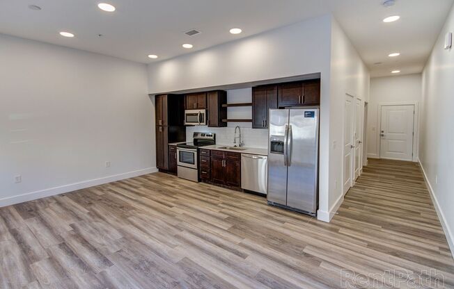 1 bed, 1 bath, 737 sqft, $1,327