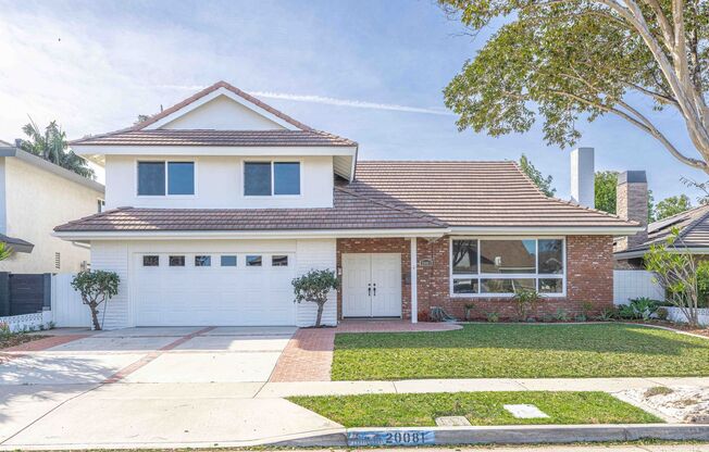 4 Bedroom Huntington Beach Home 2 Miles From the Beach