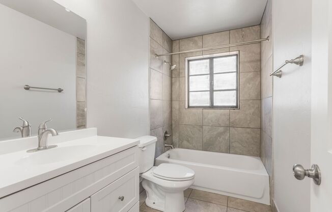 2 beds, 1 bath, 750 sqft, $1,050, Unit 1221-9