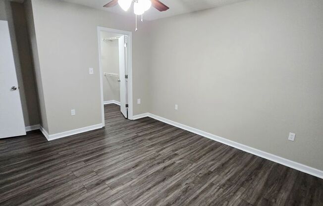 2 beds, 1.5 baths, 1,076 sqft, $1,429, Unit 056