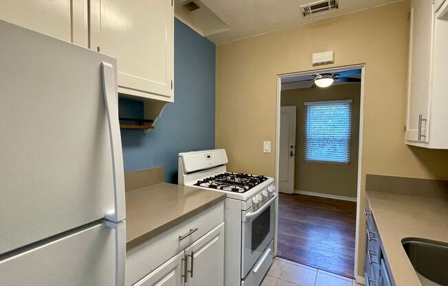 1 bed, 1 bath, 575 sqft, $2,195, Unit 04