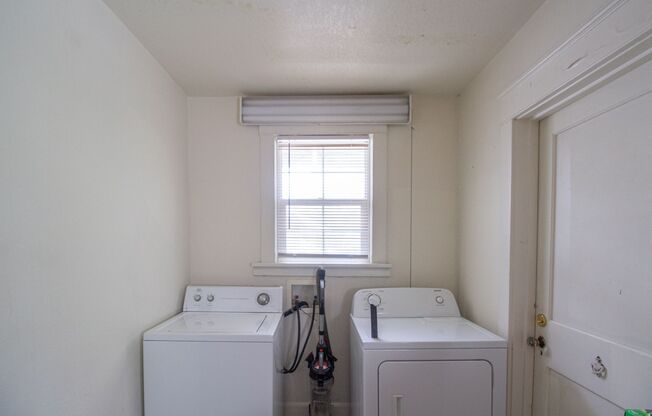 2 beds, 1 bath, $1,500, Unit 200