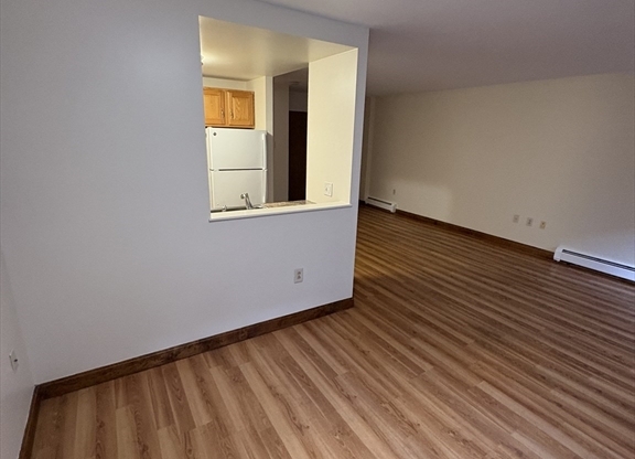 3 beds, 1 bath, 1,000 sqft, $4,500, Unit 3