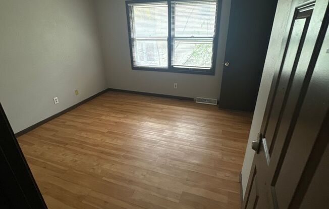 3 beds, 1 bath, $1,400, Unit 2