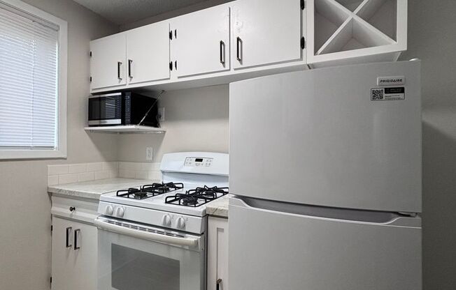 2 beds, 1 bath, 735 sqft, $1,375, Unit 5701-25