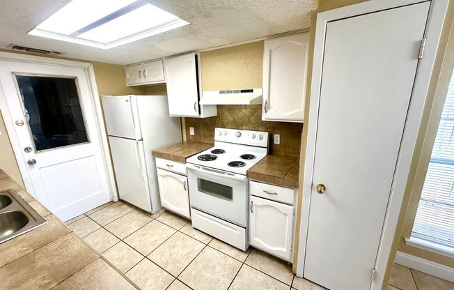 3 beds, 2 baths, $1,599