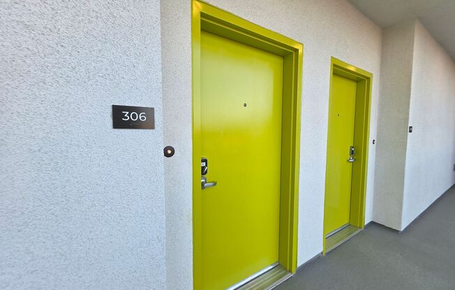 Studio, 1 bath, 327 sqft, $1,725, Unit 306