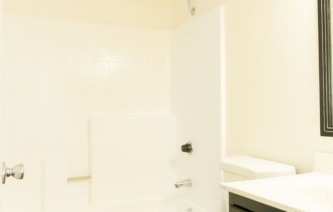 2 beds, 2 baths, 945 sqft, $2,650, Unit 57-203