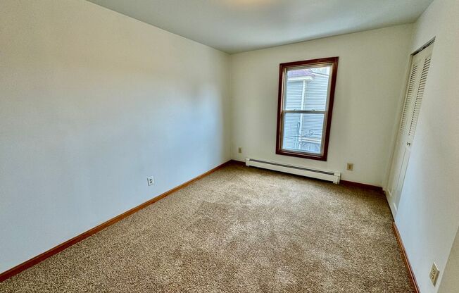 2 beds, 1 bath, $1,245, Unit 4