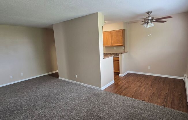 2 beds, 1 bath, 900 sqft, $895, Unit 11
