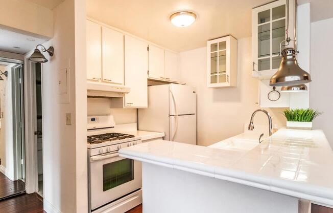 1 bed, 1 bath, 605 sqft, $2,100, Unit 237